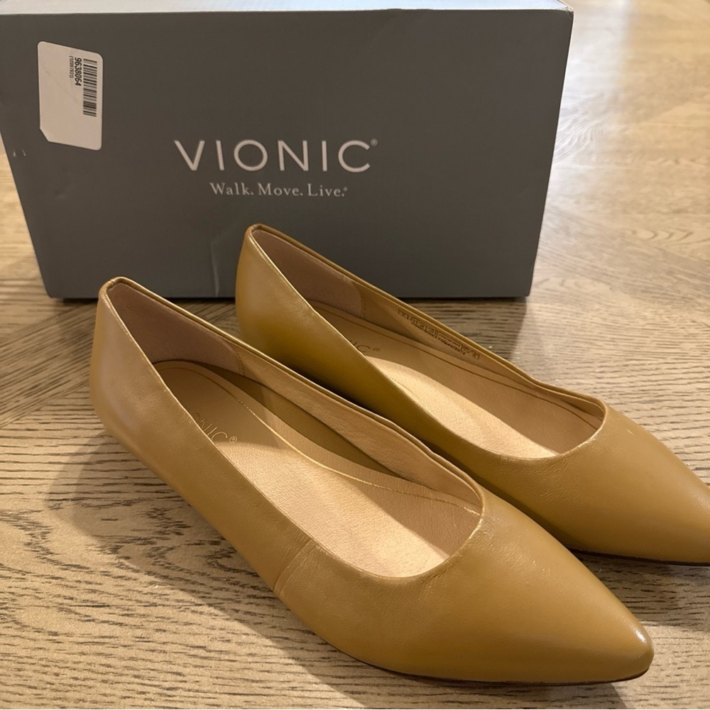 Vionic Women's Lena Flats Size 6M